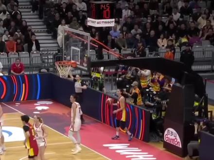 韩旭5投5中,拿到12分,中国女篮 84-74击败捷克女篮,连续12届晋级世界杯正赛 #韩旭 #李月汝 #杨舒予 #中国女篮 #王思雨