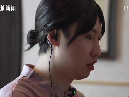 匆匆忙忙“周小闹”:曾是电视台主持人,6年前辞职踏入短视频赛道,因“紫薯精”系列爆火,2个月涨粉700万,“这就是我人生最好的状态了,感谢努力的自己”。#专访周小闹 #媒体精选计划