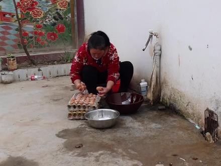 婆婆做了好吃的毛鸡蛋,看着有点下不去口,但是吃起来也太香了吧