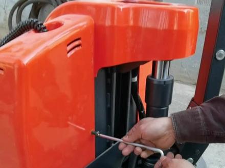 电动搬运车亏电解决方法#工程机械维修 #修理工的日常 #叉车 #地牛 #维修