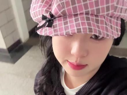 早八女大背的包就相当于一个百宝箱,我说的!#女大学生 #早八 #好物推荐 #翻包