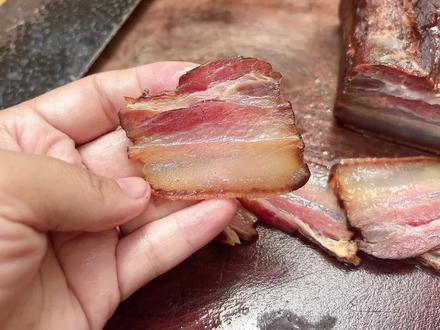 腊肉皮太硬怎么办?这一步很关键,处理过后,皮软糯口感更好了!