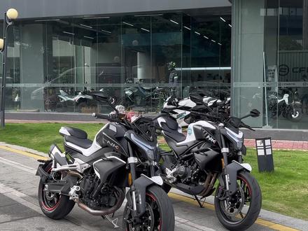 450NK和800NK这哥倆终于同框了!#CFmoto宁波摩途
#450nk
#800NK
#弯道利器
#街车
