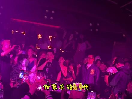 艾师傅上海白天录制新说唱,晚上帮粉丝求婚👩❤️👨真是太忙了hhh《别怕变老》#中国说唱巅峰对决2023#艾热王以太别怕变老 #艾热