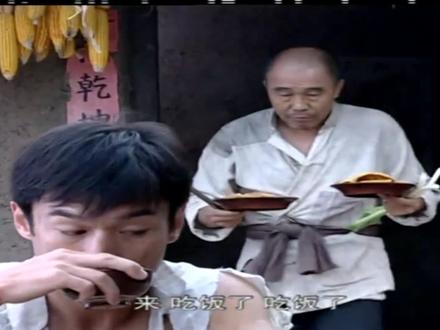 英子爷爷识破了石磊的身份,石磊残忍地杀害了他