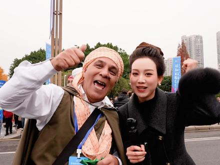 南充人民广场沸腾了! 第四届南充国际木偶艺术周今日开演,市民一眼看遍20国风情。#南充 #顺庆