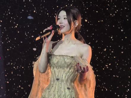 露思演唱会《推开世界的门》直拍📷真的美晕我了!!我的天啊啊!唱歌也太好听了🥹#赵露思 #赵露思曼谷演唱会