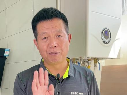 你家壁挂炉漏水吗?泄压会不会?#燃气壁挂炉 #维修 #供暖 @抖音小助手