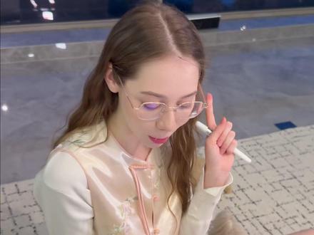 小薇拉这豆包用的比我还好哈哈 #外国女友 #中外情侣 #豆包