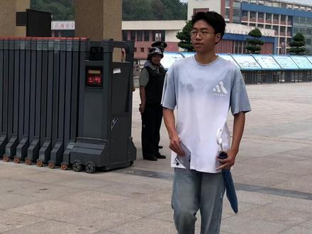 高考第一个出考场的学子#高考加油