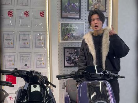 FX风速和NX风速不知道选择哪一辆?一个视频告诉你区别! 不知道FX风速还是NX风速的区别?不知道怎么做选择?今天一个视频告诉你NX风速和FX风速怎么做选择!#FX风速 #NX风速 #小牛电动 #小牛FX风速 #小牛nx风速