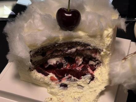 奖励自己吃一个棉花糖车厘子蛋糕#云朵蛋糕 #车厘子