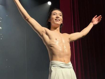 喜欢他就去叹春风看他~@龚钊
#龚钊进行曲 #叹春风 #国风舞台 #龚钊