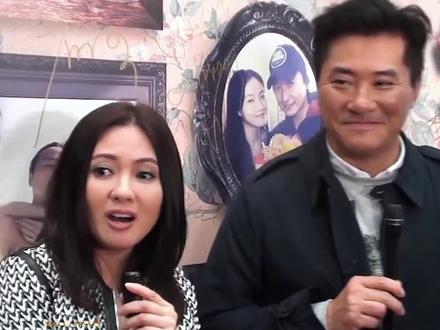 20多年后#邵仲衡 再为#李丽珍 撑伞。 #时间你慢些走