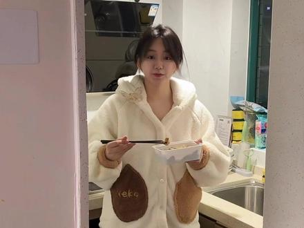 八语版铃儿响叮当限时复刻! 鸡公煲经过我的胃,令我手舞足蹈。#铃儿响叮当 #鸡公煲鸡公煲经过我的胃 #抖音音乐年终狂想 #我的2025主打歌 #原创歌曲
拍摄@涉江_