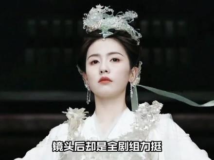白鹿是我见过娱乐圈最分裂的女明星,业内把她捧成了宝,全网把她黑成了草。#白鹿 #跑男 #抖音精选 #娱乐评论大赏 #AI浪潮计划S2