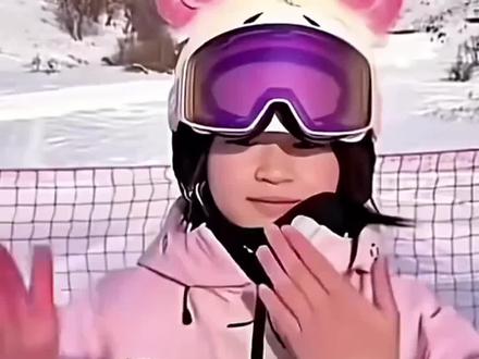 #全红婵滑雪三天解锁换刃#全红婵滑雪@DOU+小助手