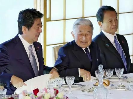 日本的首相和天皇谁的权力会比较大?答案可能和你想的不太一样。