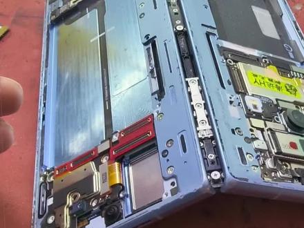 折叠屏2分钟更换排线的方法。 快速跟换折叠屏手机的连接排线,就是这么的快。方法用对,轻轻松松就下车了。@小段手机维修(小号)