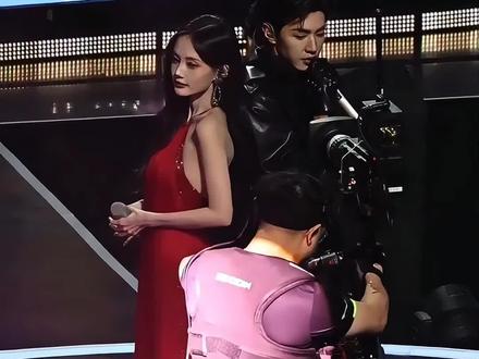 李一桐春晚争议后发万元红包,骂声变“姐姐大气”,高情商操作获赞