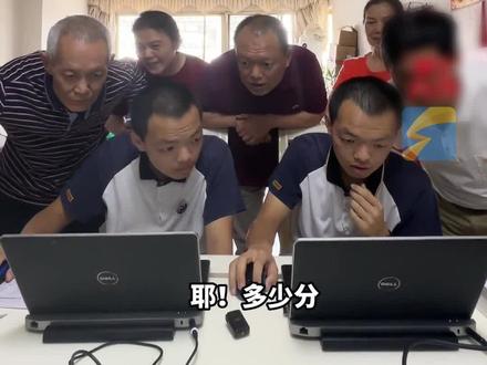 6月25日,湖南长沙,688分!双胞胎考出一模一样的分数,惊喜都是双倍的,这就是来自娘胎的默契吗?#高考查分瞬间