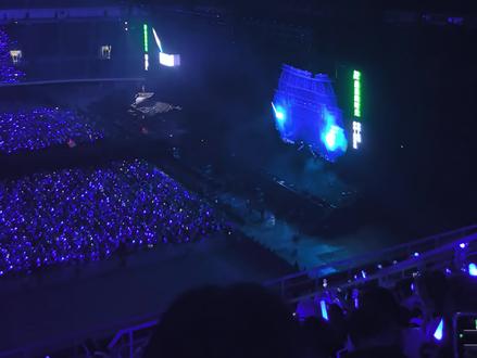 王源天津演唱会 最美的时光 我的妈耶!最美的时光也是让我听到了
那时的南开记得 我们也记得
都是你的来时路 #王源演唱会 #这个世界不能没有演唱会 #王源天津 #王源 #伯克利音乐学院王源