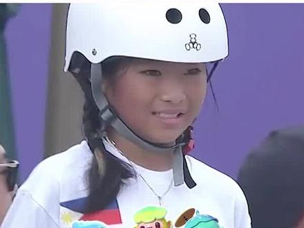 【亚运会最小运动员登场】滑板比赛女子碗池决赛8名选手中,普遍年龄都在10多岁。其中,年龄最小的菲律宾选手马塞尔•帕丽斯•阿莱加多,今年9岁,她是今天参赛年龄最小的选手,也是本次杭州亚运会年龄最小的选手之一。#杭州亚运会