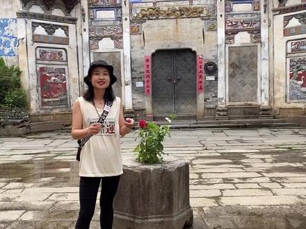 祠堂门口的石墩大有讲究,形状各异,代表了不同身份的人使用