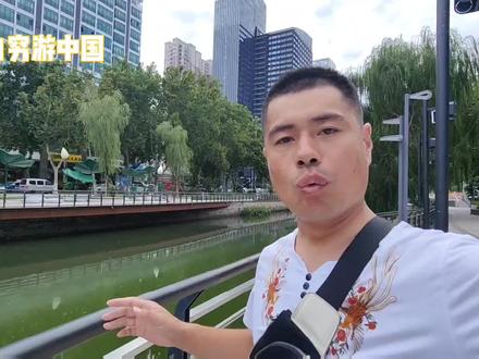 今天去济南长清区,顺便乘坐一下济南的地铁,没想到还是露天地铁