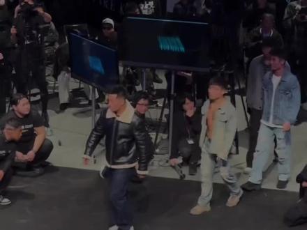 #breakingdown #热血特辑 昨晚,备受瞩目的#日本混混格斗综艺《Breaking Down》激烈开战!五位中国选手韩文豹、位威阳、王尊严、吴家乐和贾香明组成“中国战队”,远征日本!最终以3比2的总比分赢下胜利!合法淦架中日对抗赛 ,#中日5v5擂台赛 后续!日本小混混VS中国硬汉……中国🇨🇳小伙子们加油……