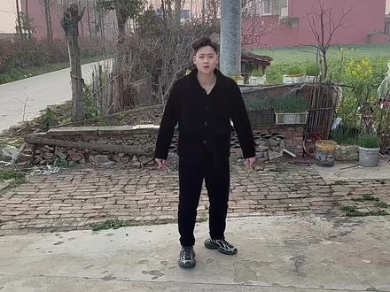 孙大爷这个广场舞你们也快去跳跳试试吧。#孙大爷 #广场舞