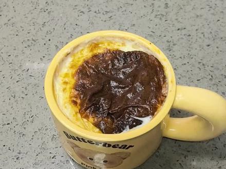 冬天的晚上还有什么比一杯烤奶更让人幸福呢~
空气炸锅轻松搞定,只需香蕉、牛奶,炼乳可以替换成糖或者蜂蜜。
#香蕉的神仙吃法 #烤奶 #空气炸锅美食 #香蕉烤奶 #香蕉牛奶