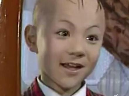 40岁“三毛”扮演者孟智超,直播称已转型做短剧演员。 此前因拍戏14岁秃顶 为植发挨300多针,曾和演员孙俪是大学同班同学(大河报·豫视频原创报道)#三毛 #短剧 #直播 #孙俪 #媒体精选计划