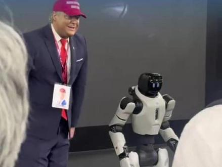 在美国卖贴牌货机器人,是贾老板都喜欢玩预制吗#贾跃亭 #机器人 #智元 #贴牌货