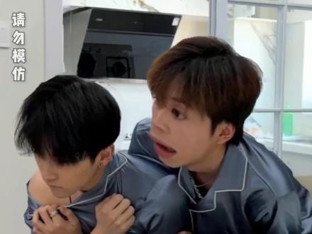 他俩的关系还有解释的必要吗……#内容过于真实 #搞笑 #情侣日常