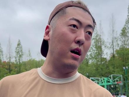 很少校园行是因为现在扣不动了,没想到光投三分也可以有点观赏性#HYPERKILLER