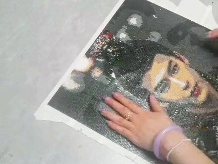 这是一条美纹纸翻车教程,又要开始缝缝补补了@张凌赫工作室 #拼豆 #张凌赫 #翻车 #搞笑 #手工