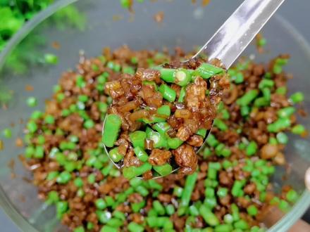 豆角包子怎么调馅才好吃?技巧告诉你,鲜香味美,豆角翠绿不变色#豆角 #包子馅 #面食 #豆角肉沫包子 #太香了