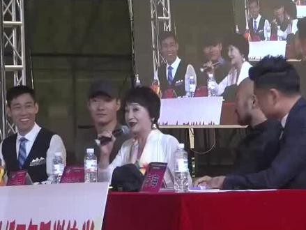 国家专利舞蹈训练器全国联盟机构舞蹈技巧大赛评委老师:左起刘素文:张傲月:陈爱莲:李德戈景:鲁青海