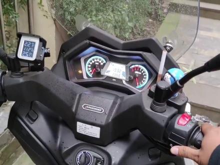 三阳麦森400🏍️ 实拍5000转立烟不倒
驾驭灵活兼具车体稳定 、滚针轴承气门摇臂、前刹辐射四活塞卡钳、双盘双泵、TCS牵引力控制+ABS防抱死制动系统、边撑刹车
#三阳机车 #机车 #摩托车 #踏板 #湖南三阳#麦森400