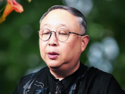 剧版删掉的那个男人,把命画进了画里 🔥原著最疼的一刀,剧版不敢拍。#石怀玉 把#忆秦娥 当神供奉,最后咬破手指在《主角》画布上按下血印,把自己挂在了画框旁。西北人的爱是干的、裂的,爱到把命都抵进去。#陈彦 这段写得太狠,补回来才懂什么叫被命运撕扯。#主角 #被删掉的情节 #意难平