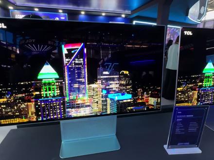 TCL 新款 OLED 显示器 32X3B 延续了上一代的模具,整体屏幕采用了全新的 4 代 woled 面板#chinajoy #tcl #显示器