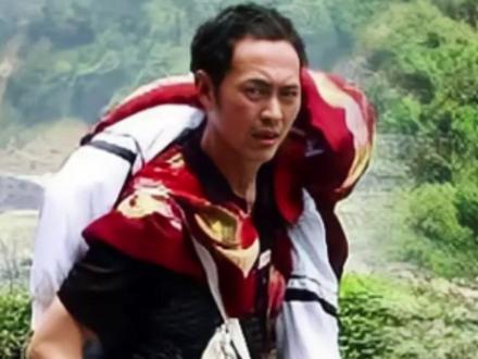 还记得汶川大地震中,背着儿子遗体走了25公里回家的父亲吗? #汶川地震 #父爱 #母爱 #社会百态真实故事 #大数据推荐给有需要的人