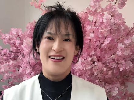 二月二,龙抬头,几点剪头发才最吉利。记住这4个时间段,第一个时间段,上午的7点到9点,意为龙子登科,一步登天。10点到12点之间,意味着金榜题名,金财卓益,下午1点到两点去剪,有如日中天大事天成的意思。3点到4点去剪这个时间段,去剪头发。第一,财源滚滚,日进斗金。这两个时间段更适合你们这种年轻人在事业中奋斗的人。#女性创业 #二月二龙抬头习俗剪头发 #临沂哪里烫发好#二月二龙抬头 #二月二龙抬头全家康健好兆头