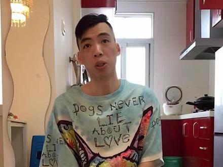 即使你换了一个人,我依然还爱着你。也许这就是爱情的魔力。