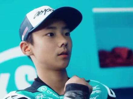 孙圣博开好头,春风周末大满贯! Moto2,3,4都拿冠军太猛了,要习惯听国歌升国旗了!#CFMOTO #孙圣博 #春风动力 #暴走引擎