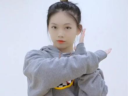 #穷叉叉 ~就问还有谁没听过~你叉叉?#穷叉叉舞蹈大赛 #大辫子酱酱编舞 #dou来跳舞 教学明天出哟~