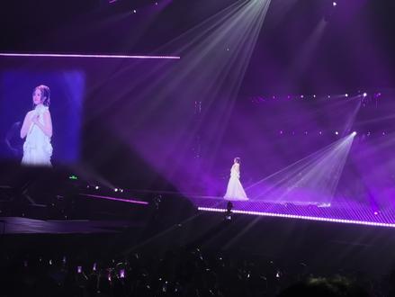 4.11颜人中上海演唱会嘉宾是郭静姐姐唱歌的歌名是爱情迅息#颜人中上海演唱会 #郭静 #爱情迅息