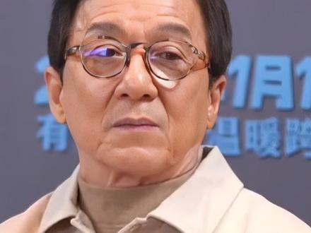 成龙:任何上瘾的东西我都不学 曾经花费大把时间打游戏,整个游戏房10台机器都是我的名字,现在很后悔 #成龙 #自律 (编辑:得璇)