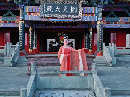 广元利州文旅局长带您打卡天曌山,我在天曌山等您…#文旅局长说文旅 #旅行推荐官 #局长变装宣传家乡 #广元利州 @四川文旅 @广元市文广旅局